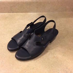 SAS Size 8.5 Navy Sandal
